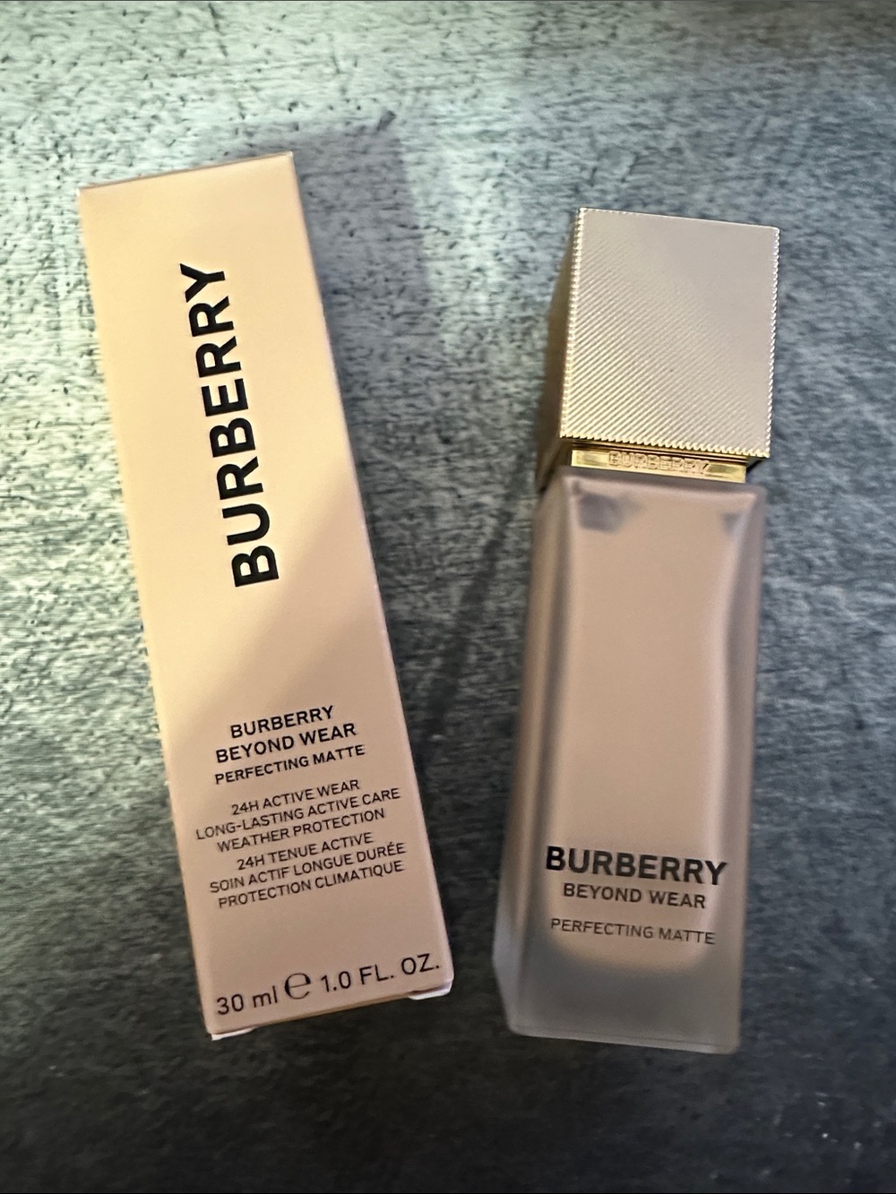 Burberry Beyond Wear Perfecting Matte Foundation – 30 Light Warm